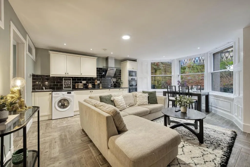 Image of Stylish 3-Bedroom Apartment in Central Glasgow