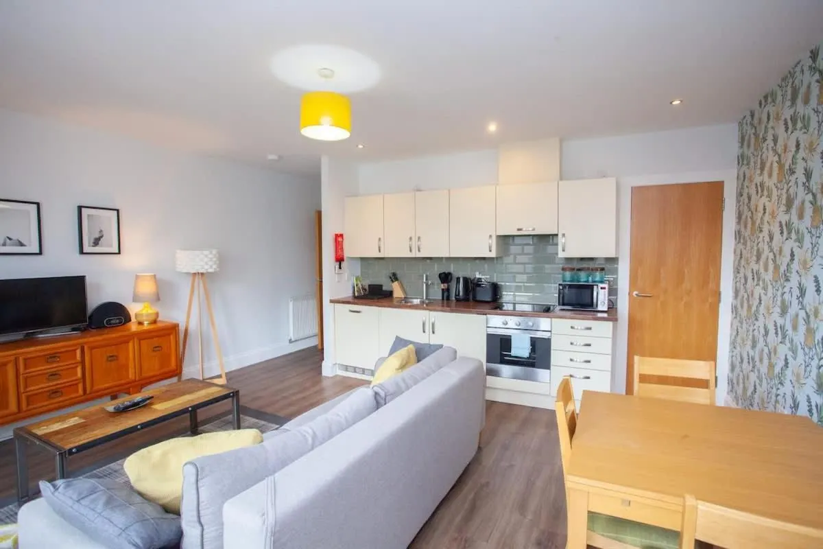 Image 2 of Stylish 3rd Floor Flat in Historic Merchant City