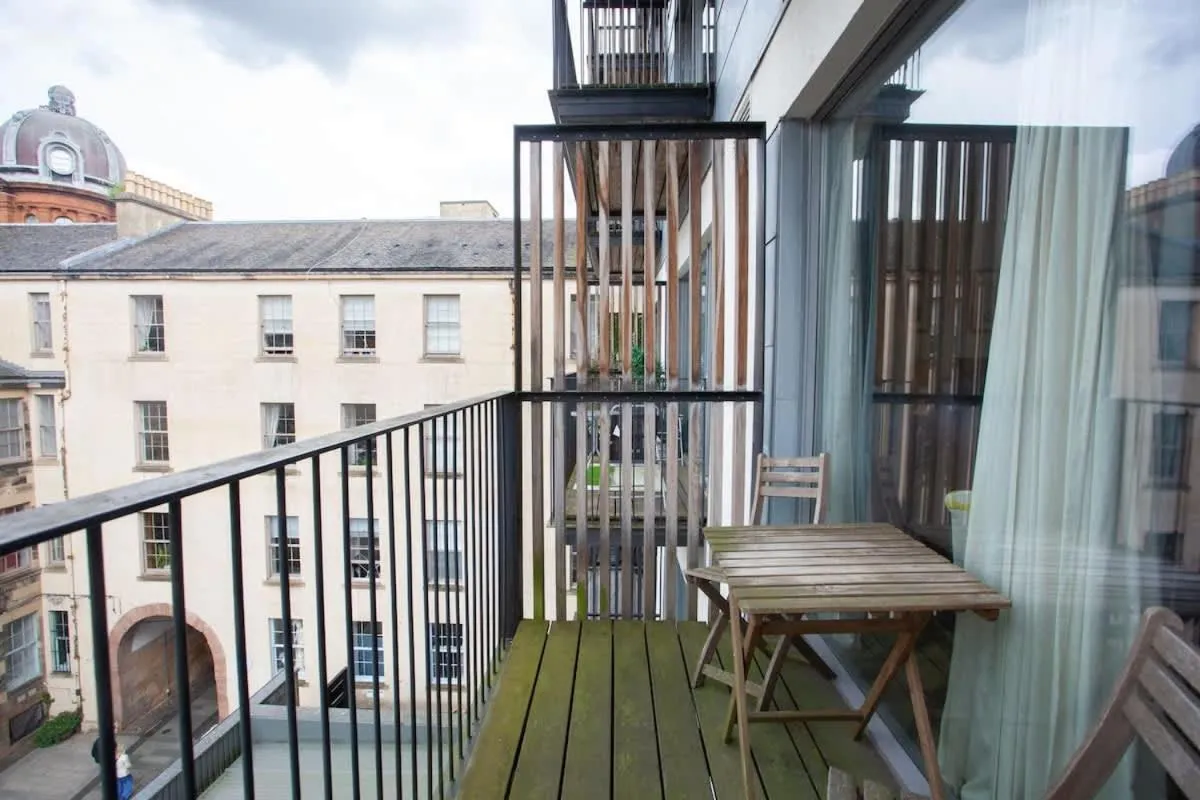 Image 4 of Stylish 3rd Floor Flat in Historic Merchant City