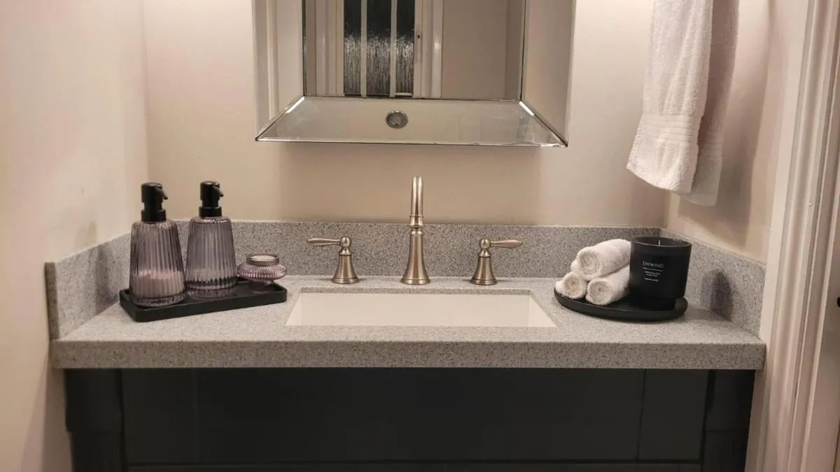 Image 1 of Stylish Modern 3 bedroom house free parking