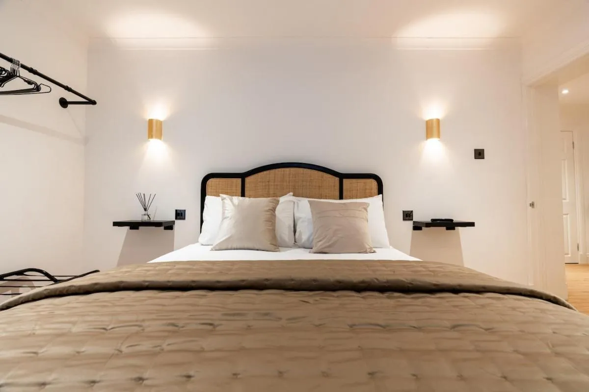 Image 1 of Stylish and Luxe 1 bed Apartment – Prime West End