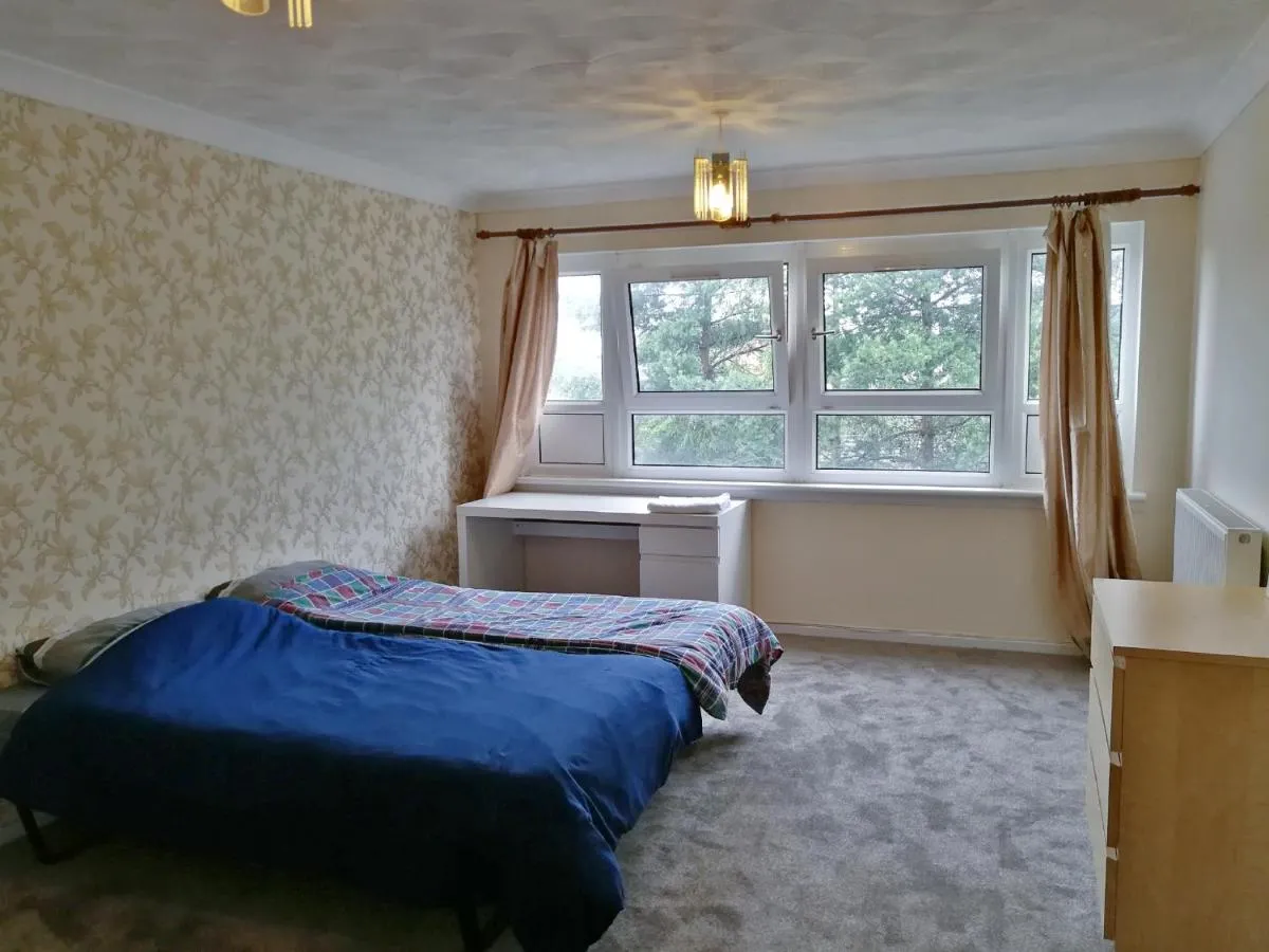 Image 4 of Three Bedroom Apartment Glasgow