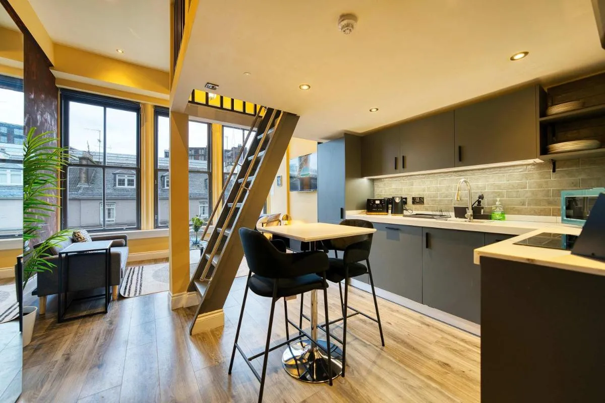 Image 3 of Union Court Mezzanine – B9 – Building has no lift and stairs to all apartments