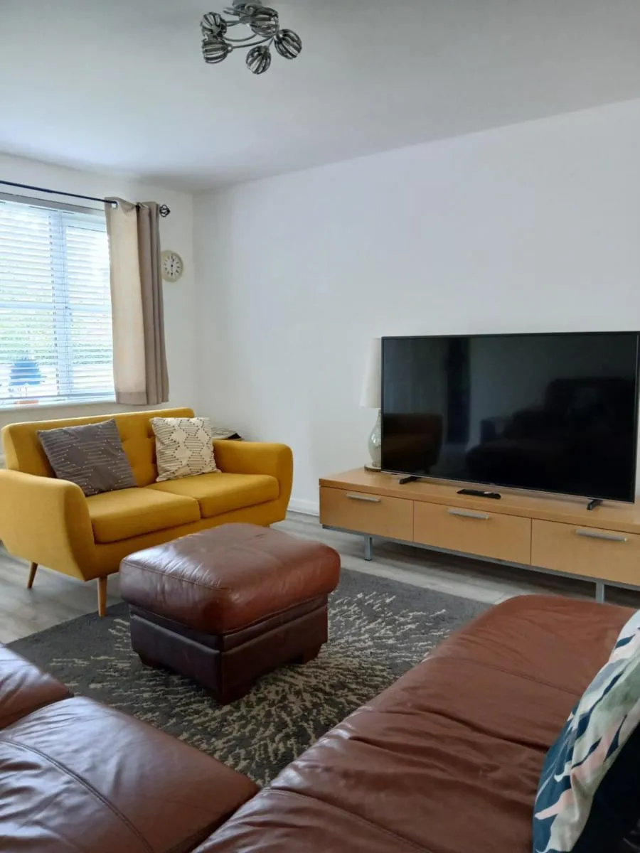 Image 4 of Urban Escape Glasgow Green Free Parking 20min walk to City Center