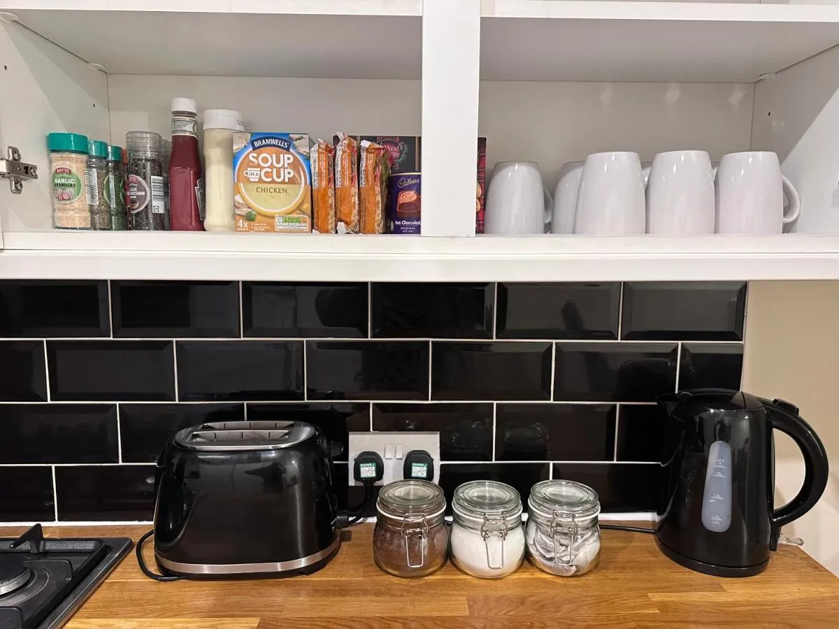 Image 1 of Victorian 3 BR main door flat, King size beds , large rooms