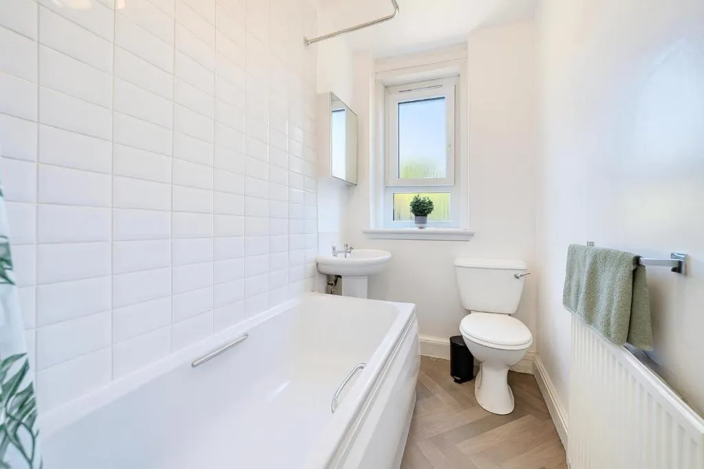 Image of Walk to Hydro and SEC Modern 3BR Free Parking