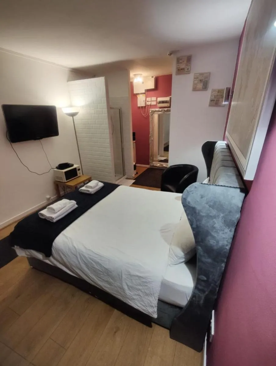 Image 3 of Westend Studio Apt by City Living Scotland