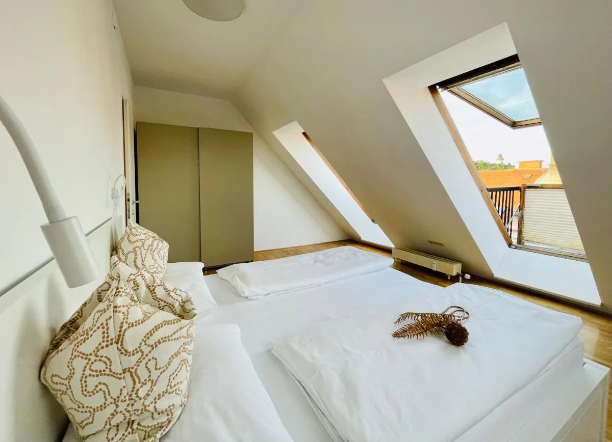 Image 2 of APSTAY Serviced Apartments – City Center – FREE Parking – Self Check-in