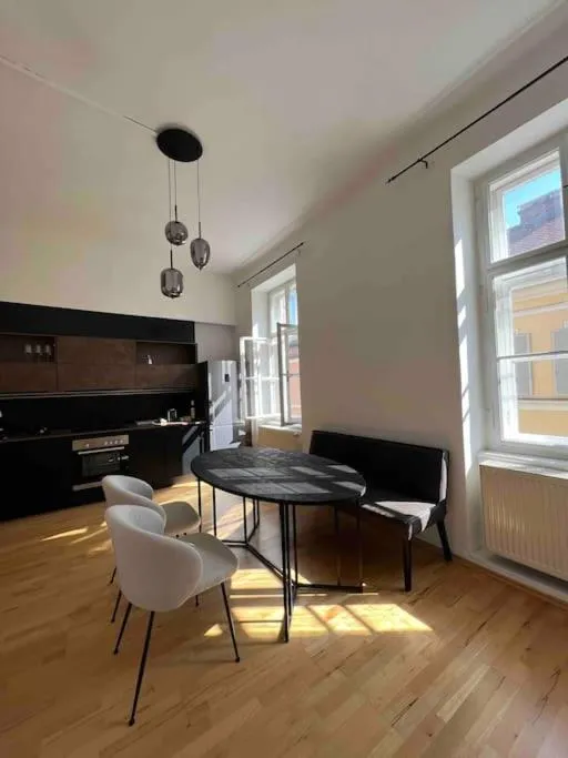 Image 2 of Altbauwohnung im Univiertel!