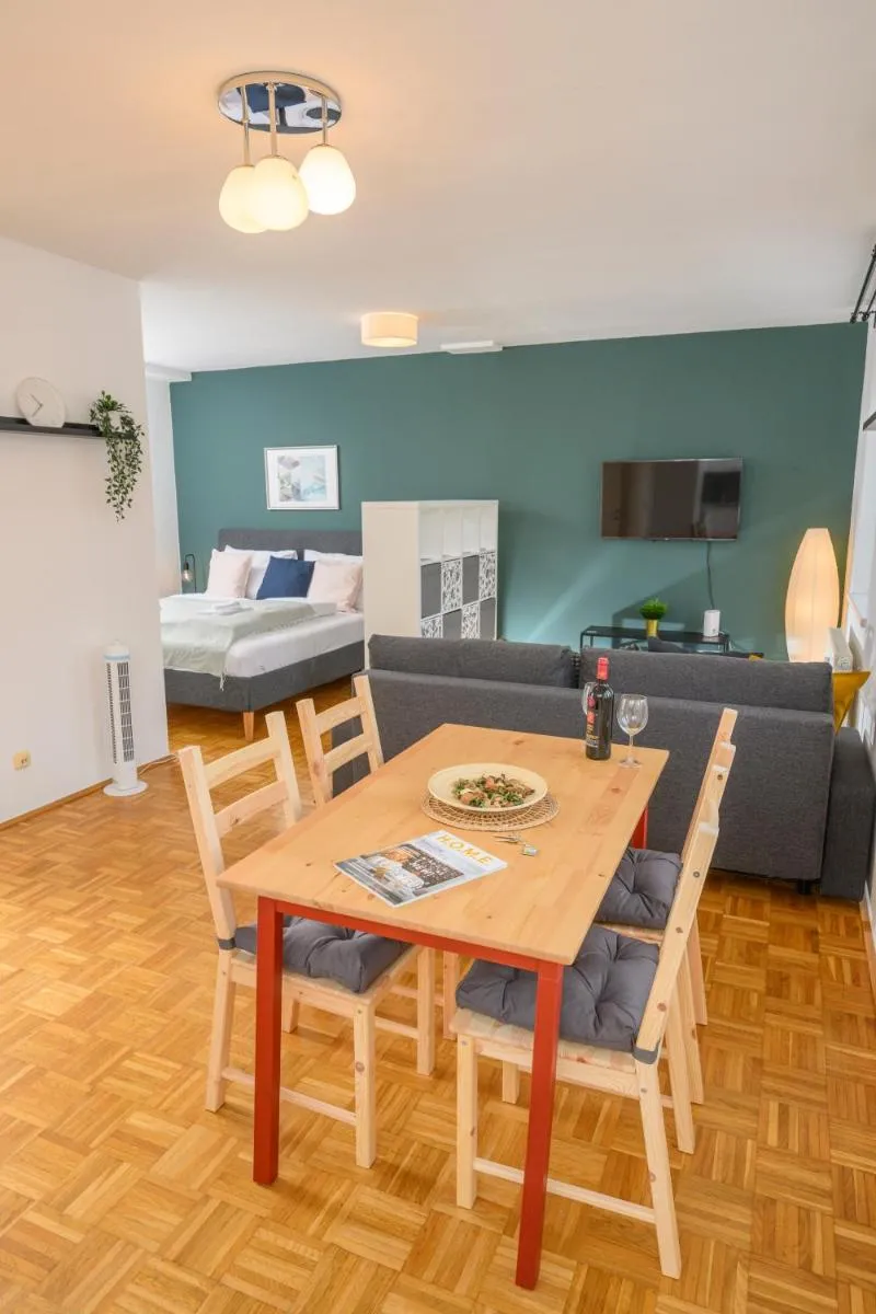 Image 4 of Anna and Friends