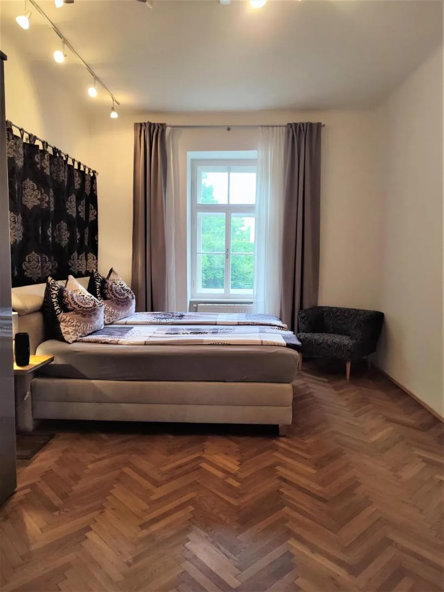 Image 5 of Bookstyrian1