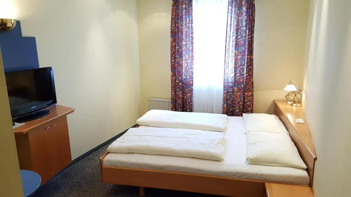 Image 6 of CenterCourt Hotel