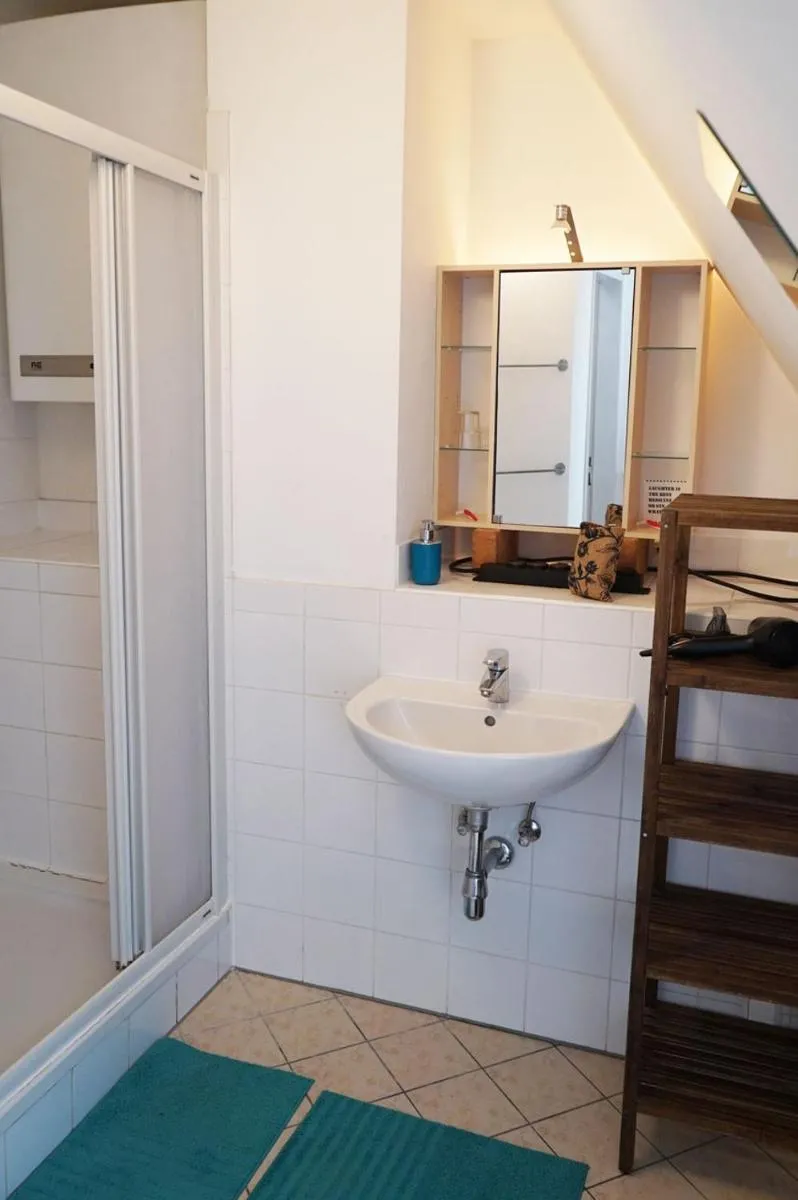 Image 3 of Gin-Department