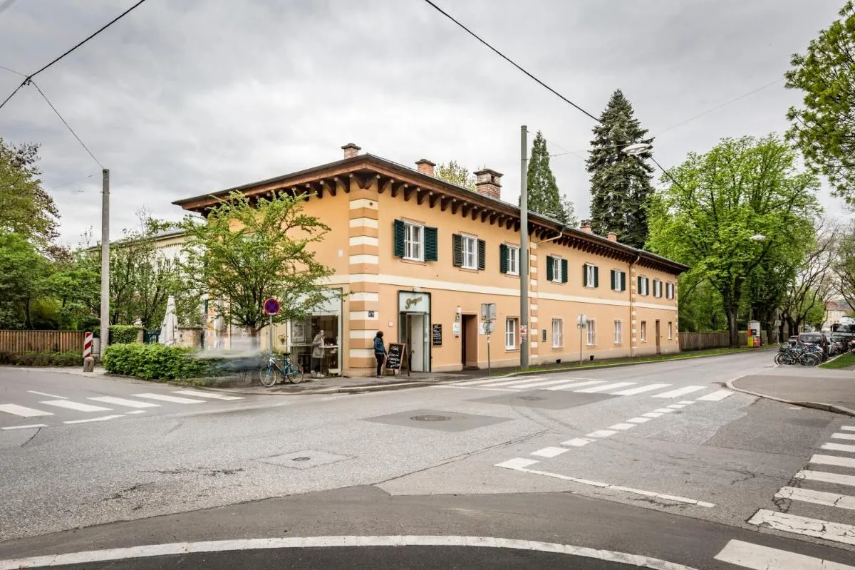 Image 4 of Green flat by GrazRentals with garden view & parking included