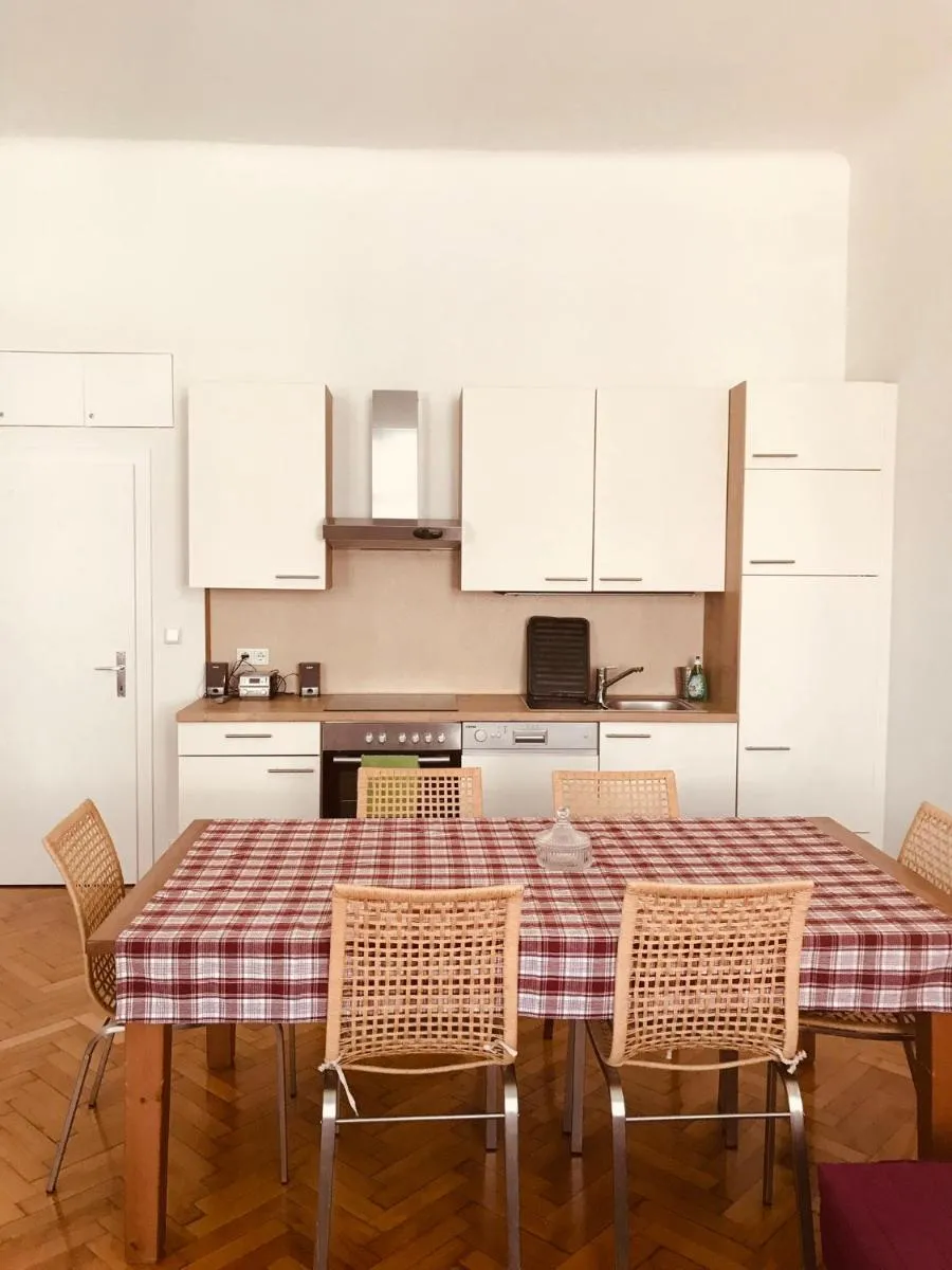 Image 4 of Old Citycenter Appartment