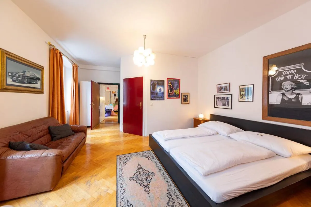 Image 1 of Sixties Appartement