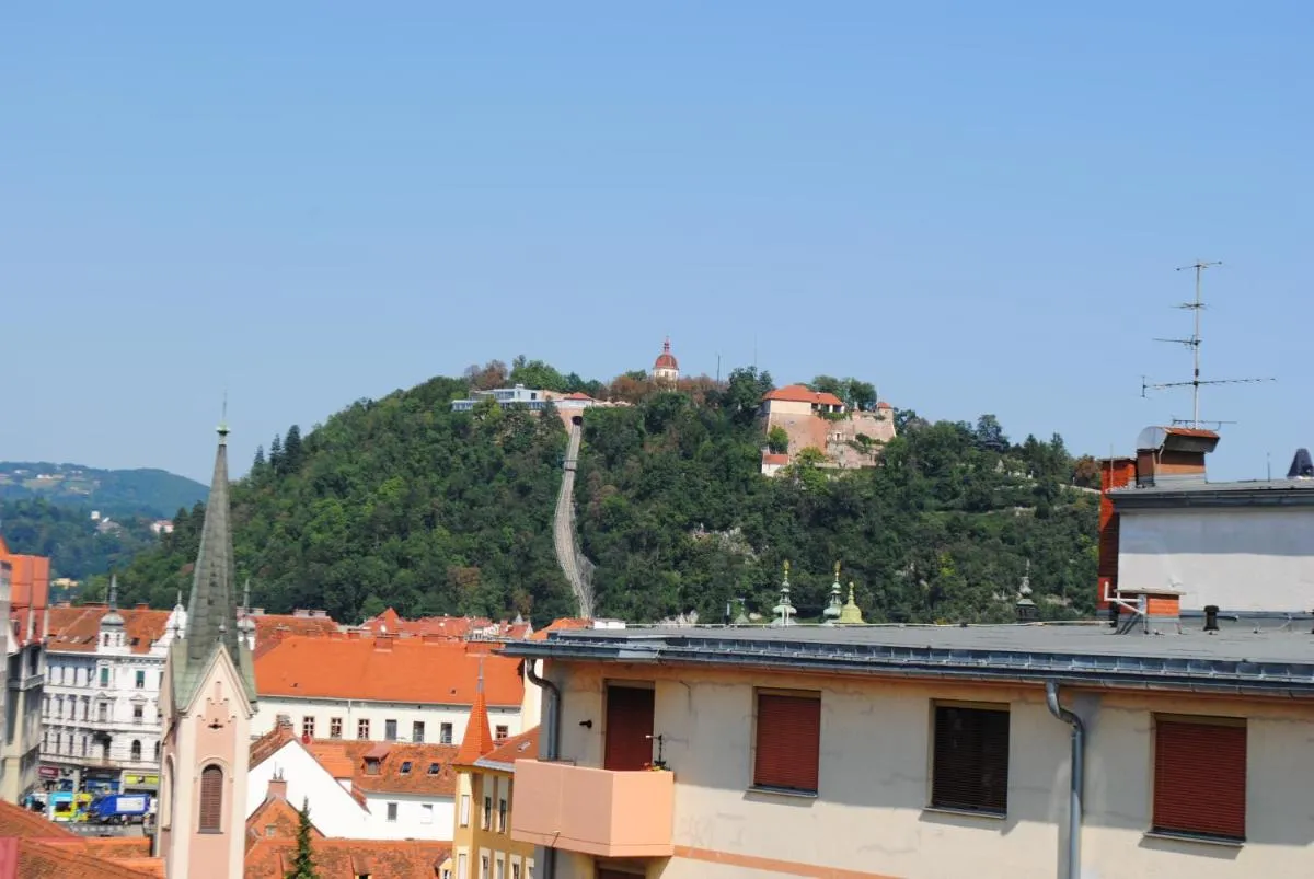 Image 1 of Sunny and elegant apartament in central location Graz