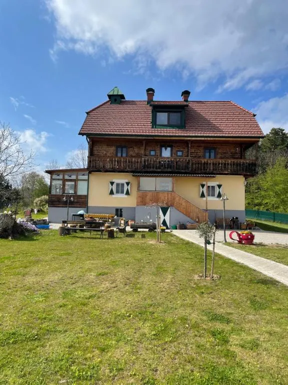 Image of Uriges Bauernhaus mit Blick auf Graz