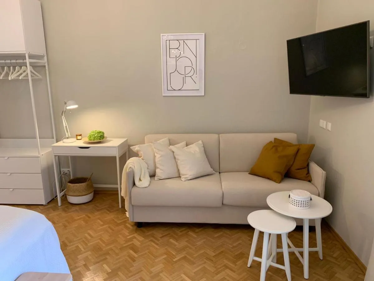 Image 4 of White Flat by GrazRentals with cool location & free parking