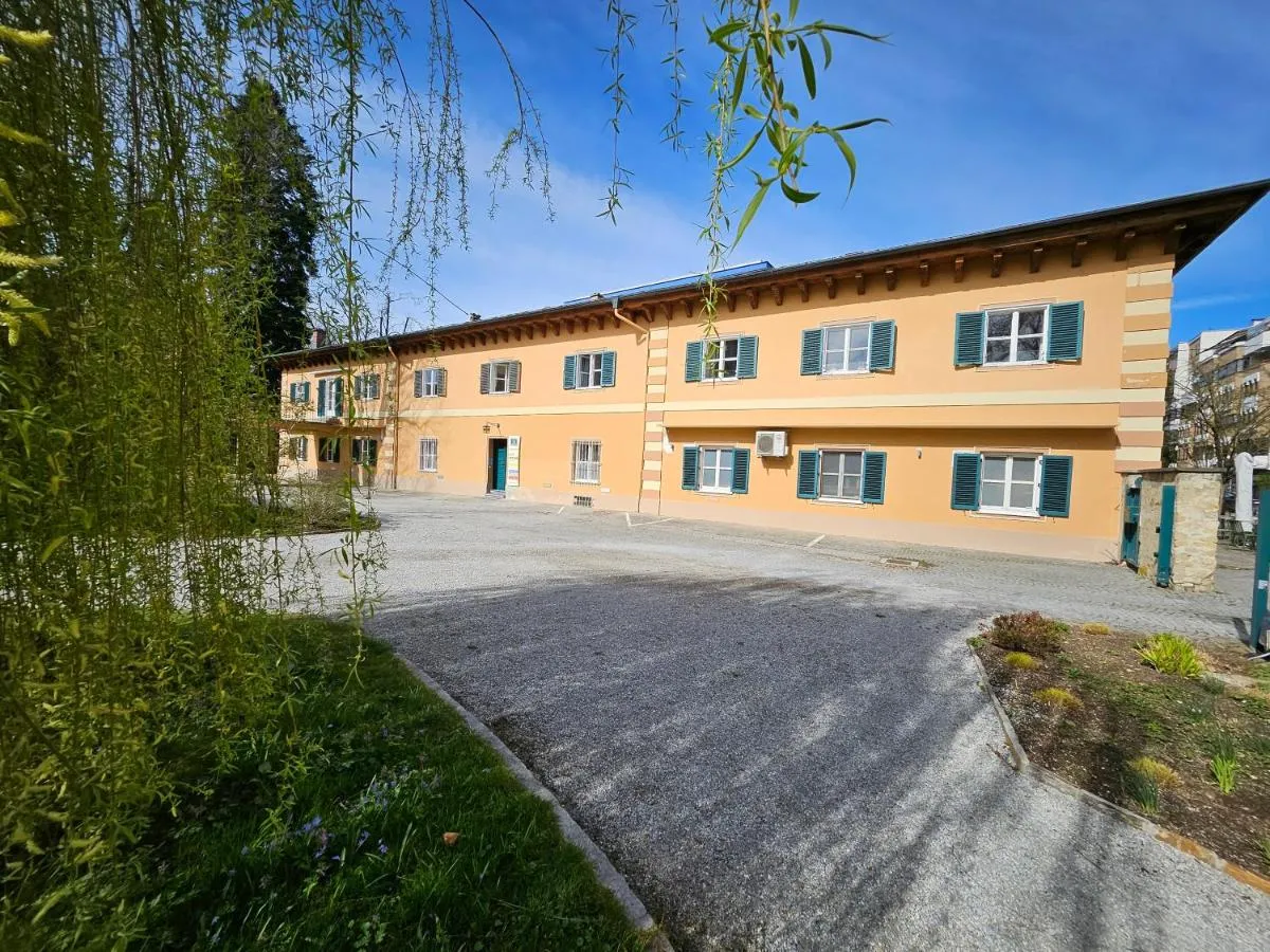 Image 5 of White Flat by GrazRentals with cool location & free parking