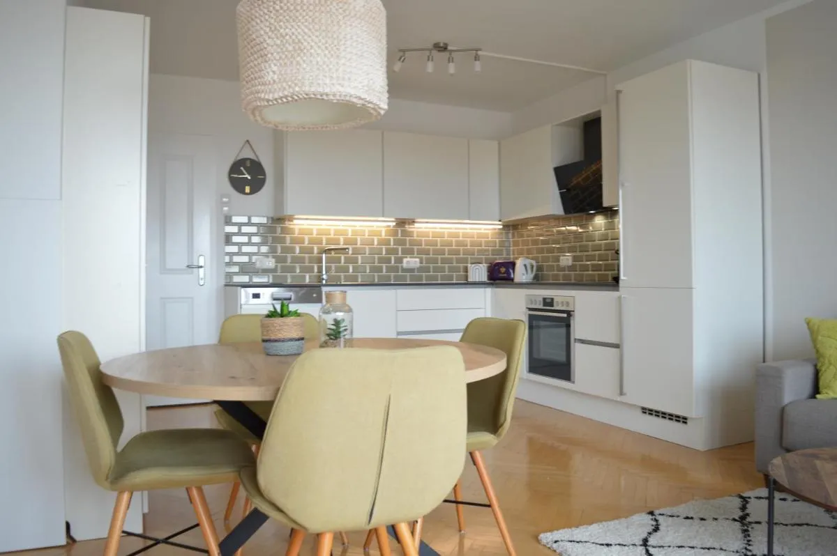 Image 2 of Zentrales park-side Apartment