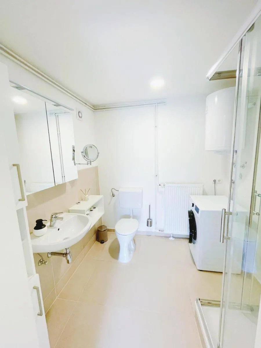 Image 5 of contactless Self-Check-IN – 5 minutes to center, Murliving