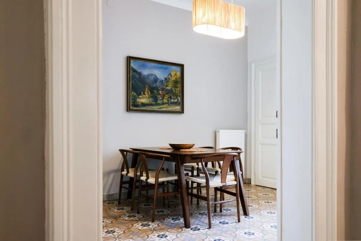 Image 2 of Altbau-Traum im Stadtzentrum – free parking