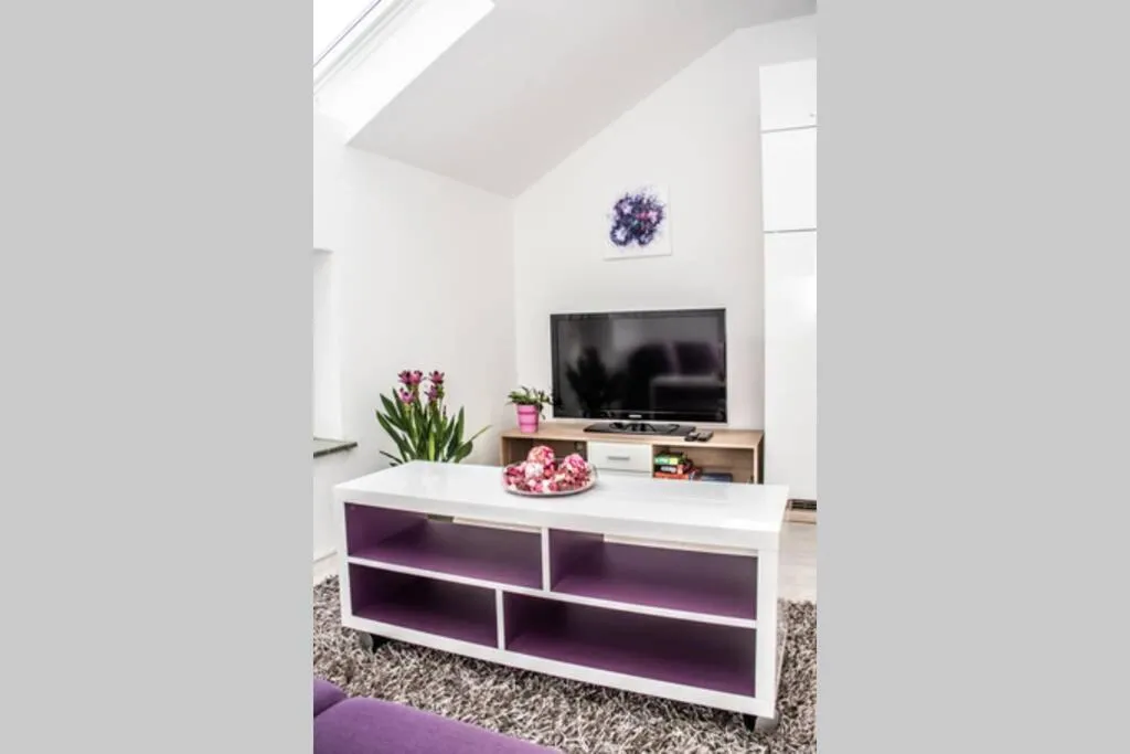 Image 4 of Apartment PourinGraz für Kunst- und Tennisliebhaber