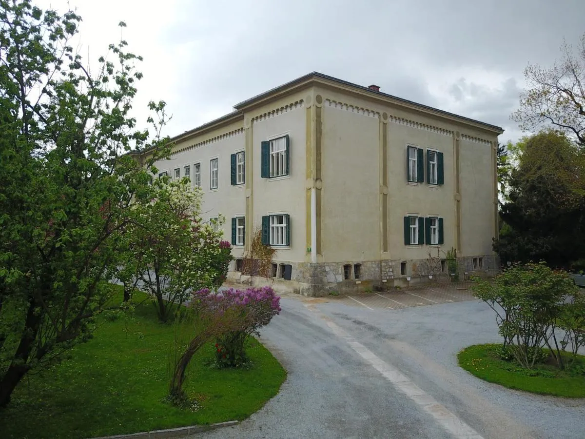 Image 4 of Blue flat by GrazRentals best location & free parking