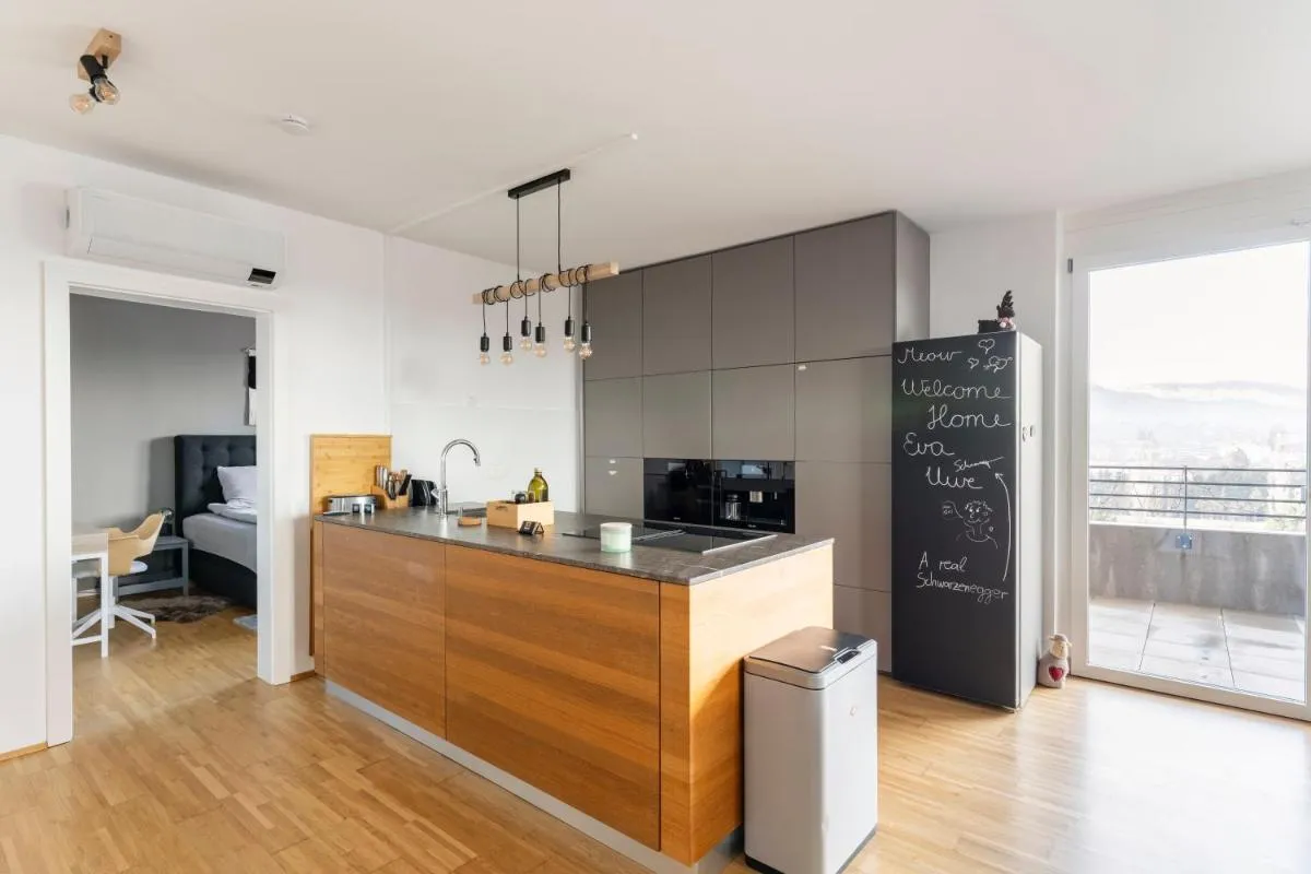 Image 2 of EDLER WOHNRAUM Panoramablick 3 SZ Boxspringbetten, E-Ladestation, Kaffeevollautomat, Klima, Lift, Terrasse & 2xTG