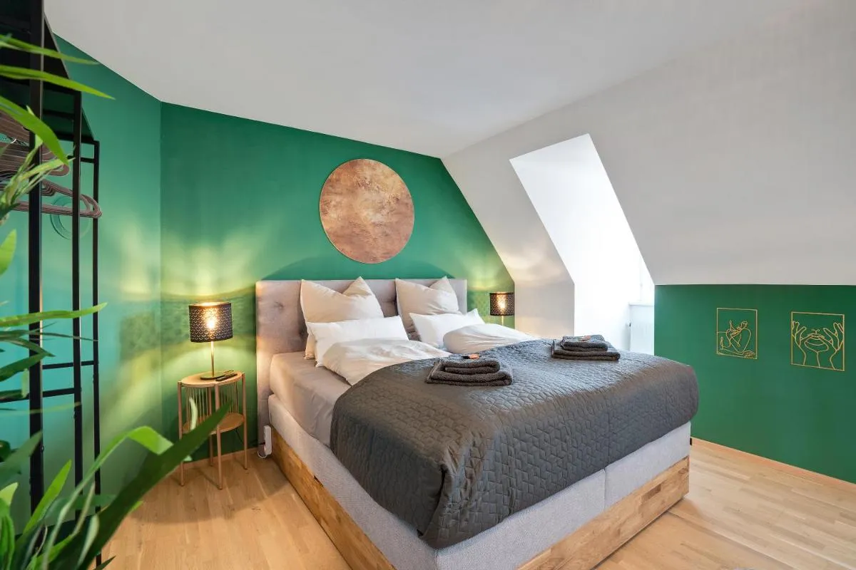 Image 5 of Emerald Suite by HERO HOMES – Erstklassige Lage im historischen Zentrum – Self-Check-in