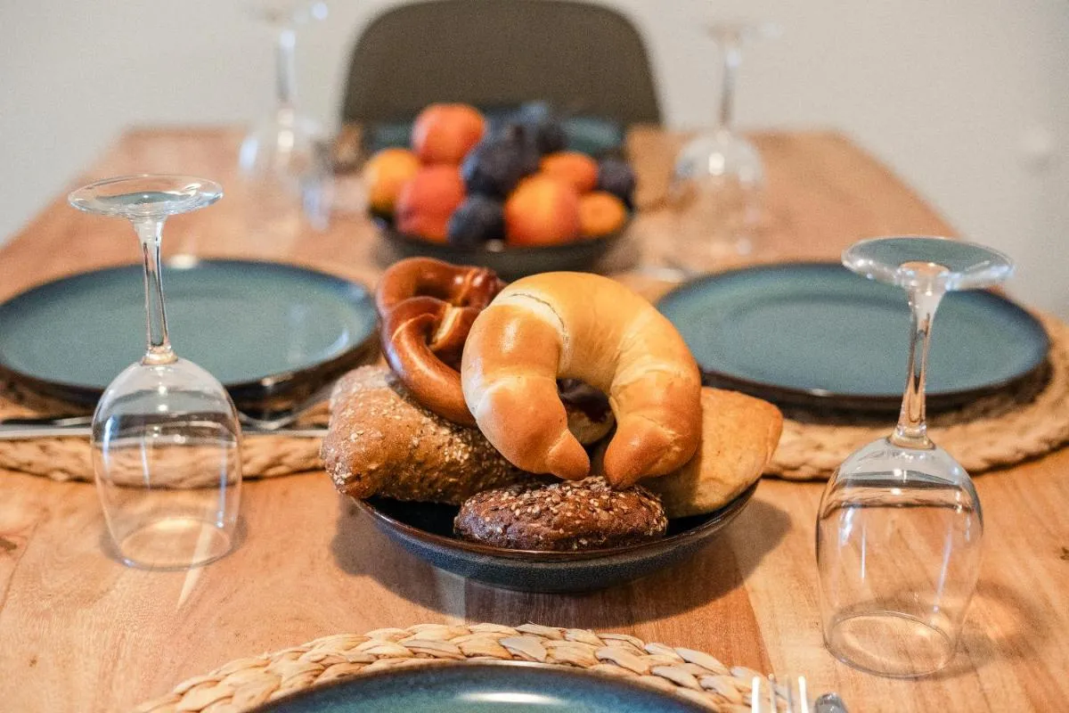 Image 6 of Emerald Suite by HERO HOMES – Erstklassige Lage im historischen Zentrum – Self-Check-in