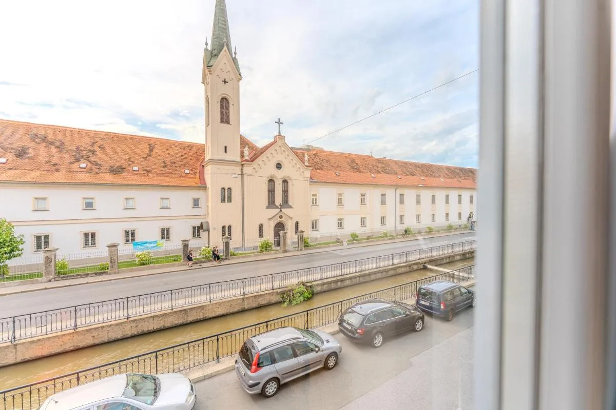 Image 5 of Hakuna Cozy-Living city Center – free parking