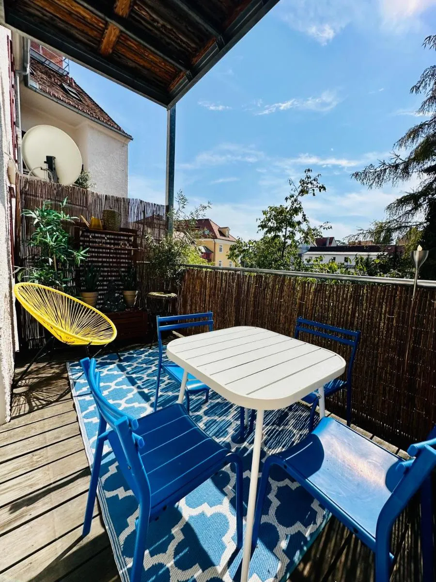 Image 5 of Kunstvolles Apartment im Zentrum – free parking