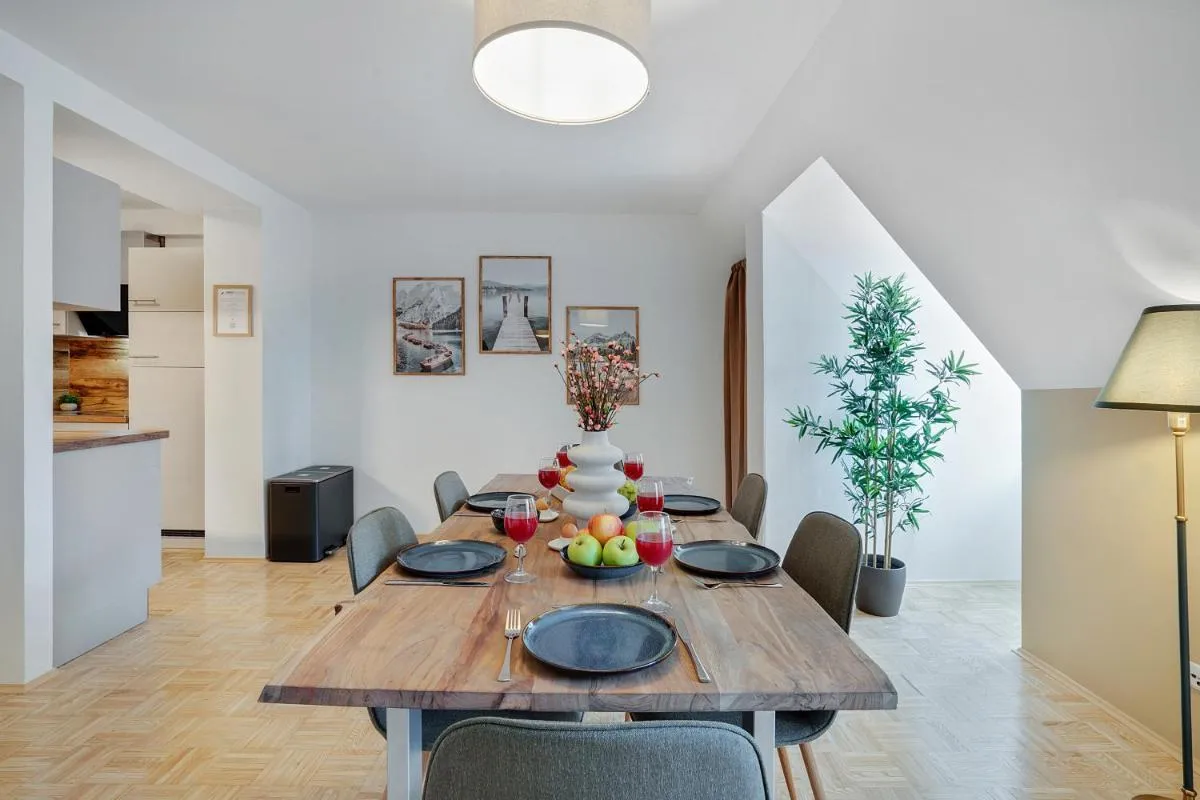 Image 2 of Serenity Suite by HERO HOMES – Ruhige und zentrale Lage im historischen Zentrum mit Lift & Self-Check-in