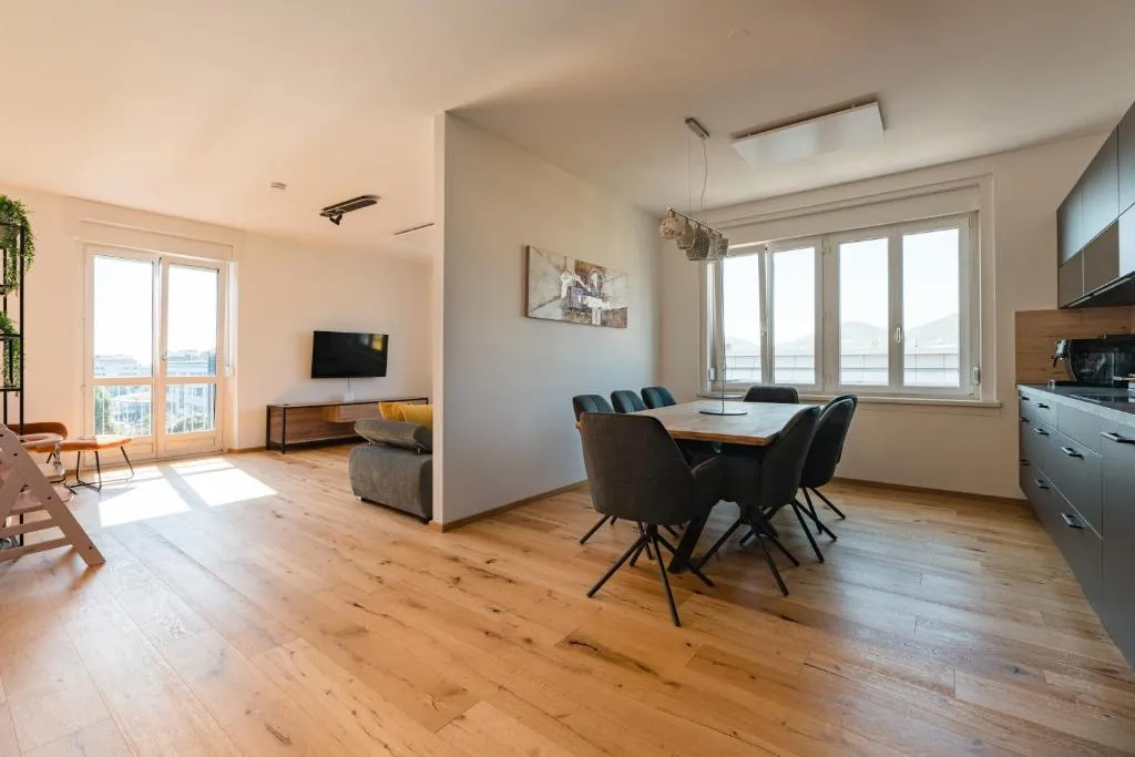 Image of TAMLiving Center Luxury 4 rooms Smart TV Kitchen Great View