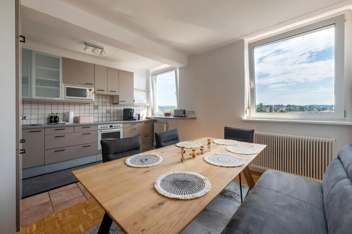 Image 2 of TAMLiving Zentrum Luxus Parken Messe WIFI Traumaussicht Sunrise&Sunset