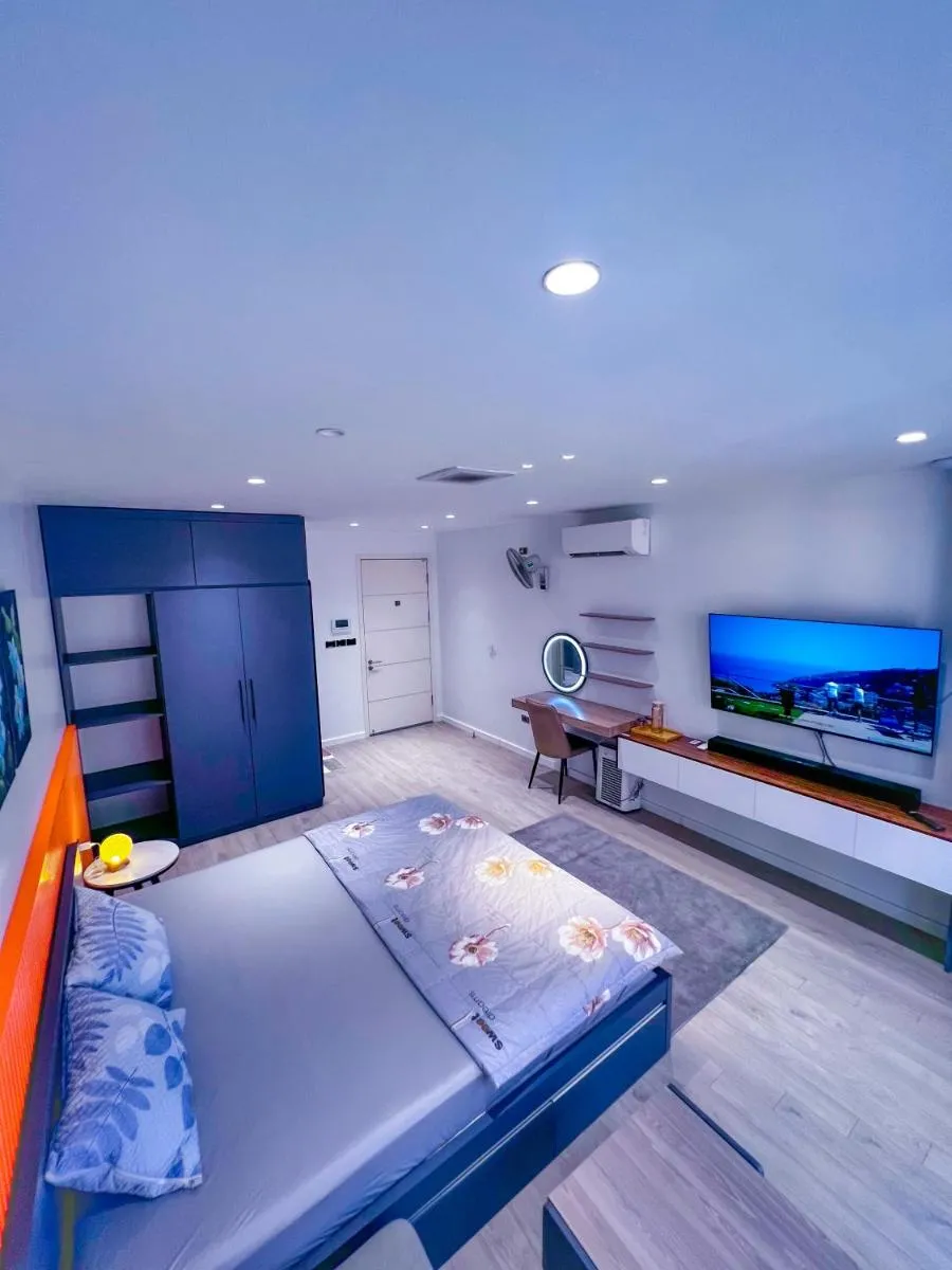 Image 1 of Alula Sweet Home