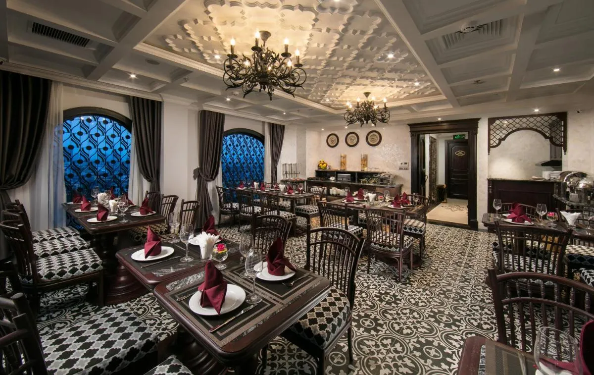 Image 3 of Canary Hotel