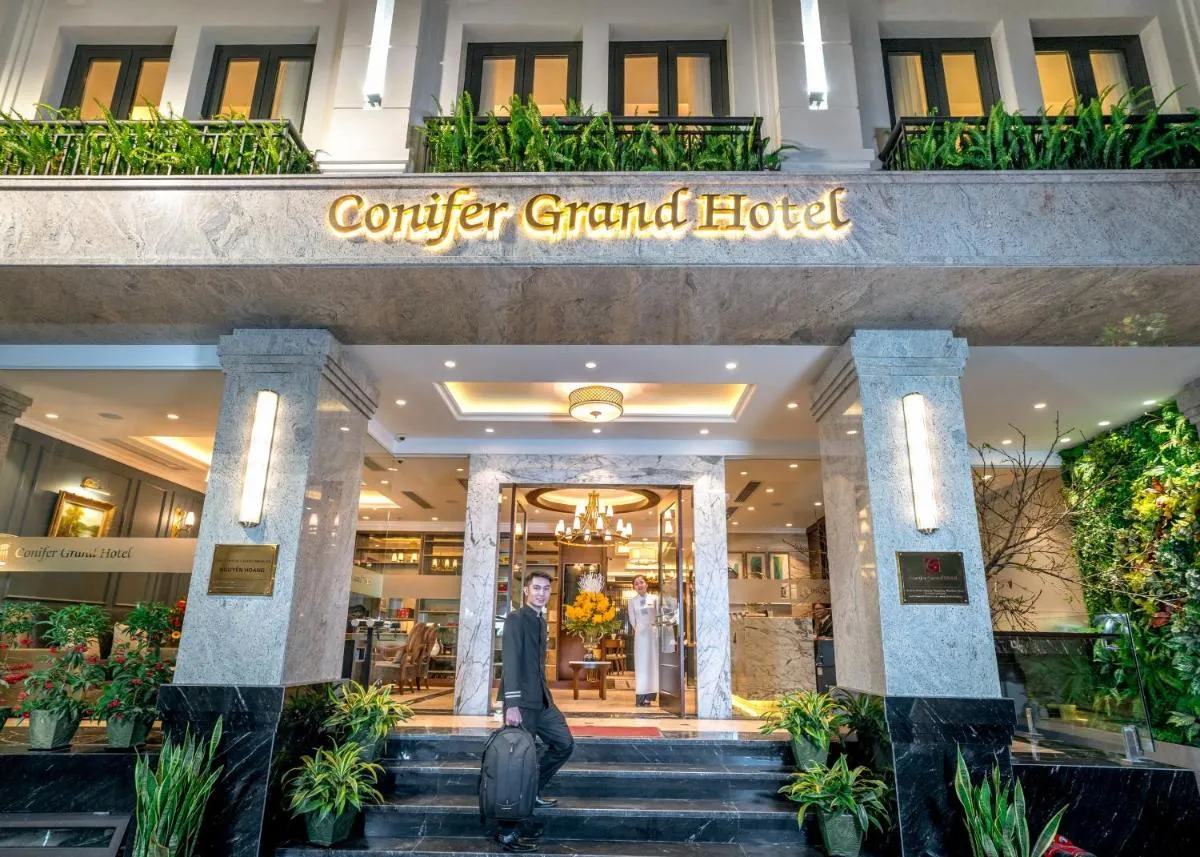 Image 1 of Conifer Grand Hotel