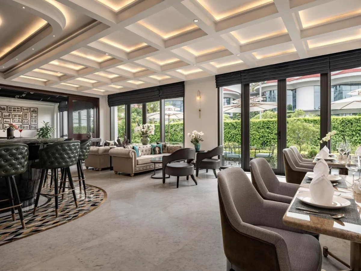 Image 3 of Elegant Mansion 88