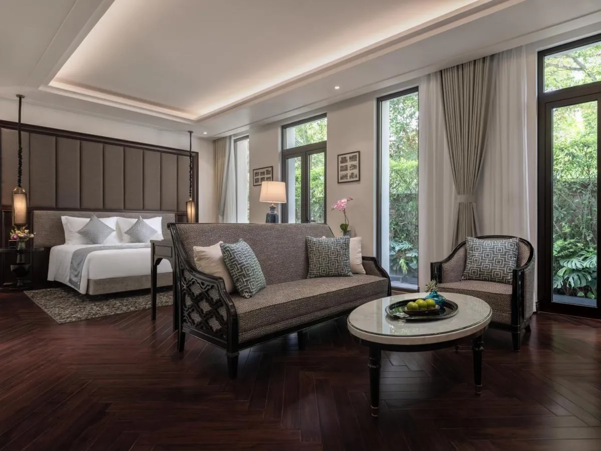 Image 1 of Elegant Mansion 88