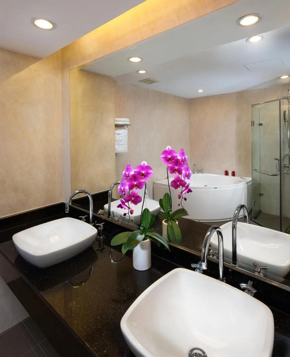 Image 3 of Elegant Suites Westlake