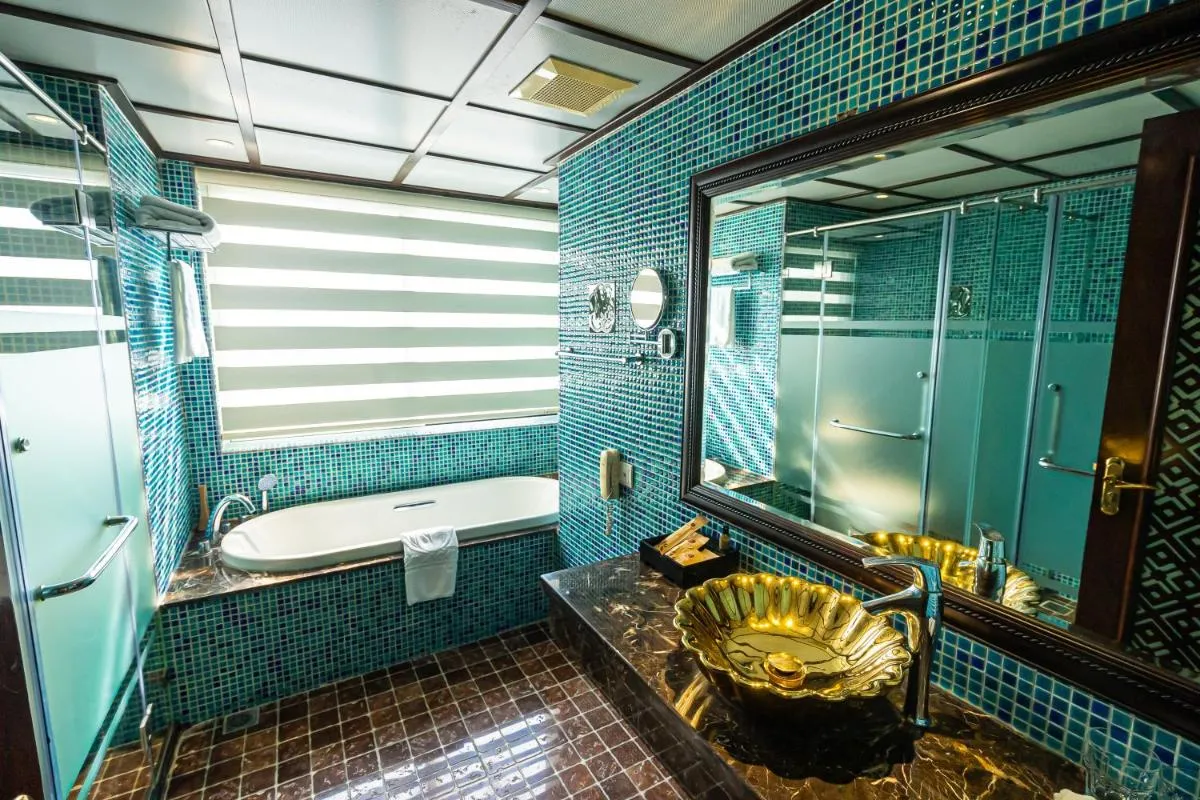 Image 4 of Golden Lotus Luxury Hotel