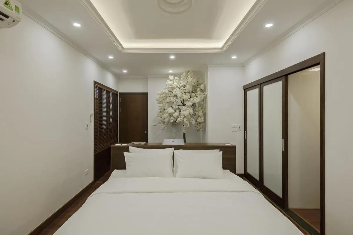 Image 1 of Hanoi Premium 160 Sqm Apt with Top-Quality Furnishing