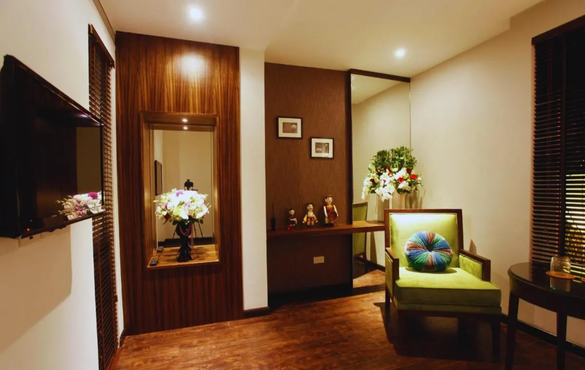 Image 3 of Hotel Emerald Waters Classy
