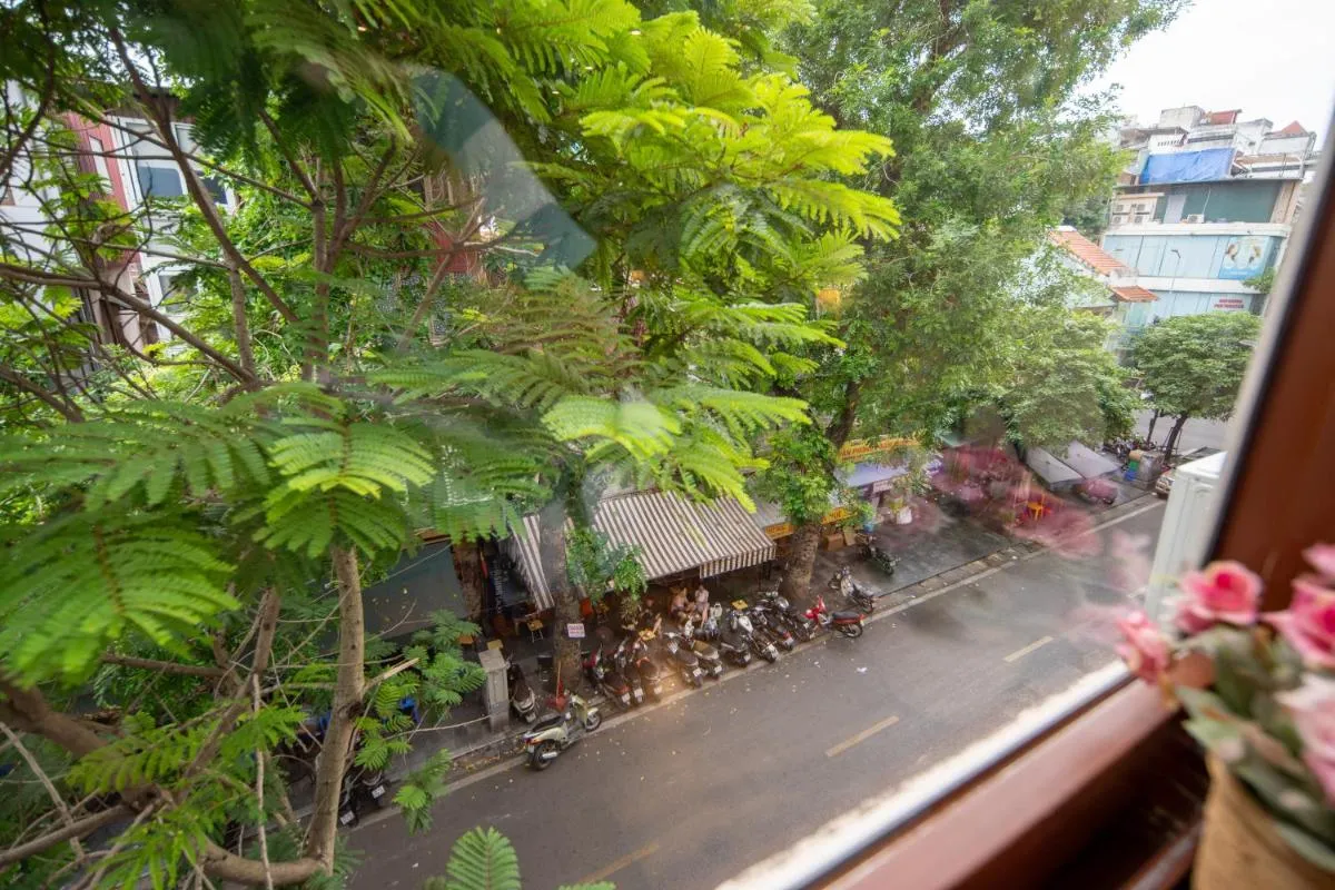 Image 5 of Lovely – Street View – Old Quarter – Train Street