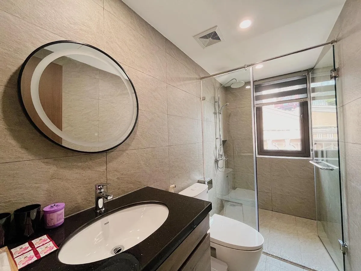Image 2 of Modern Apartment in Westlake