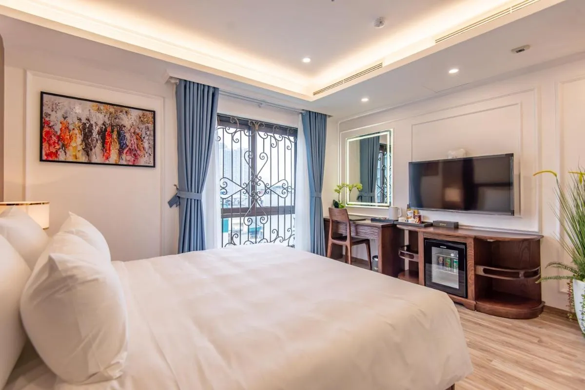 Image 2 of Reyna Luxury Hotel