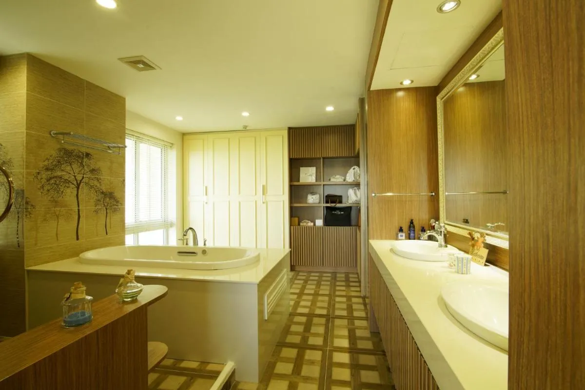 Image 2 of Romantic beautiful golf course view 2 bedrooms premium apartment